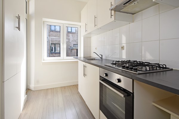 Medium property photo - Elise van Calcarstraat 9, 2522 MA Den Haag